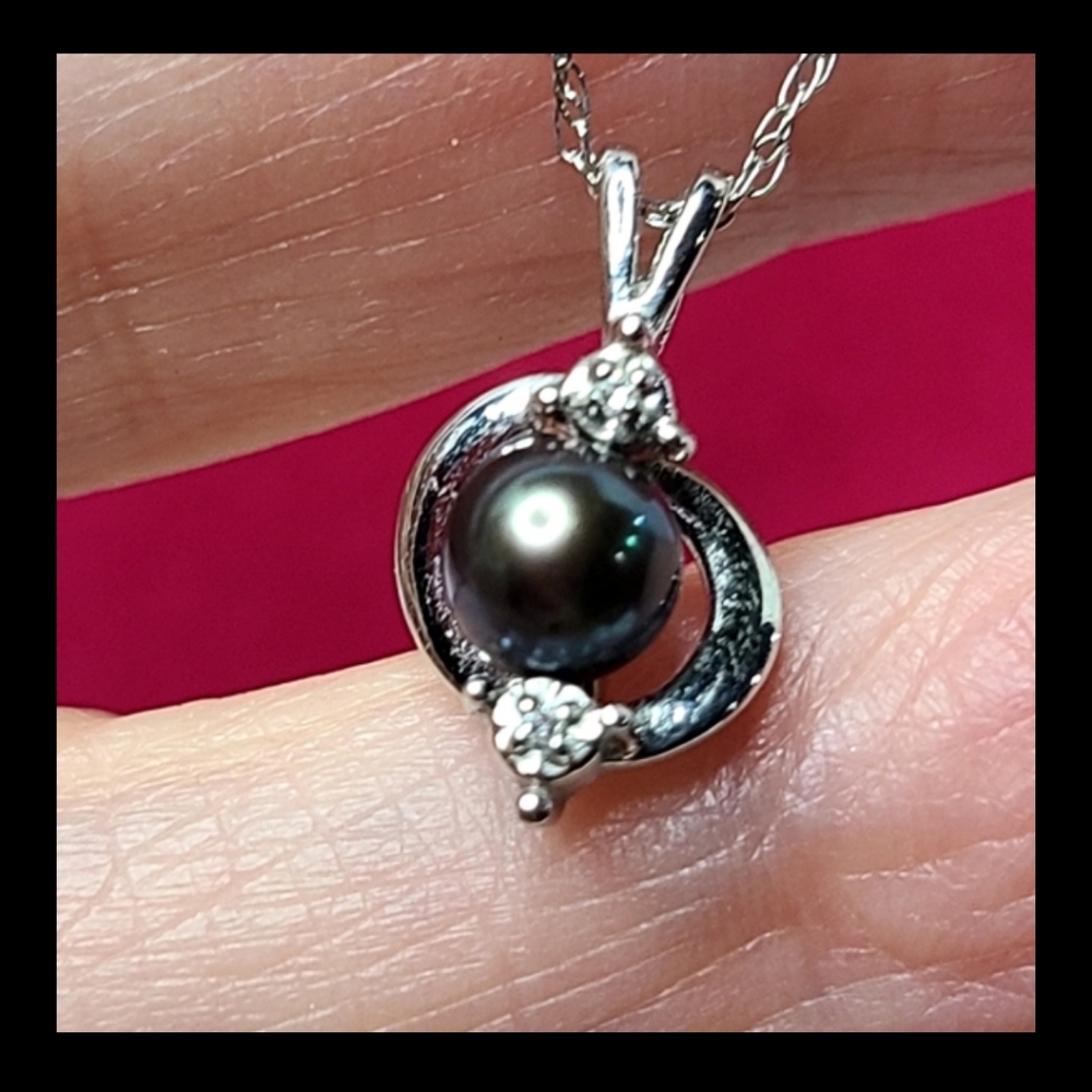 10K White Gold Tahitian Pearl and Diamond Necklace